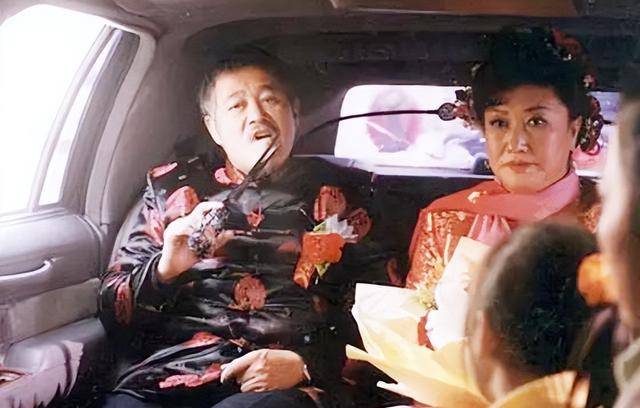 原创回顾何庆魁儿子直播时语出惊人称父亲嫖不动了每月1万就够花