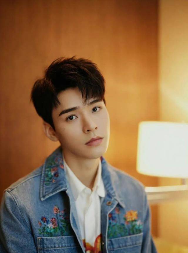 原创被颜值和流量严重低估演技的龚俊