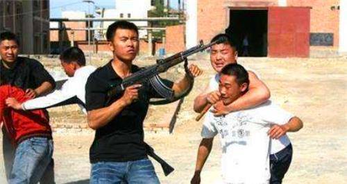 原创海南头号杀手孔繁座一夜连杀20人整容后又杀9人结局如何