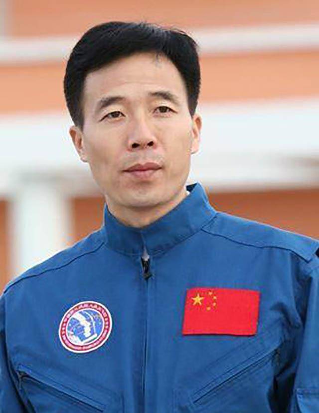 原创改革先锋景海鹏中国唯一三上太空的人妻儿现如何