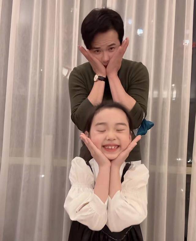 原创高云翔现身前妻家女儿出镜化解尴尬模样引热议神似沈腾