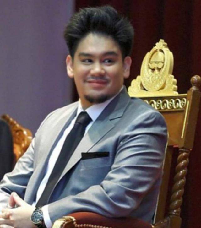 原创爱追女明星的文莱王子38岁病故生母是下堂王妃王妃哭成泪人