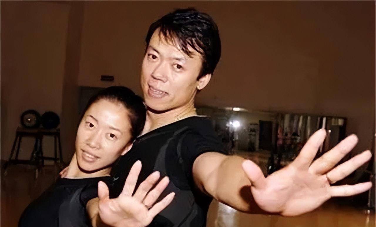 原创申雪赵宏博女儿身材修长像爸爸9岁已是全国冠军