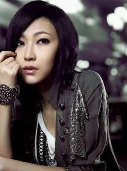 原创被遗忘的渣男李荣浩成名后抛弃同居4年女友转头追现妻杨丞琳