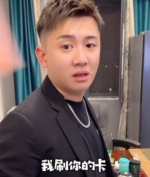 创作者
            吃阿姨喝阿姨东凯努瓦县踹阿姨！红包陈若琳红70万被秋后算账，低保户钱也赚
