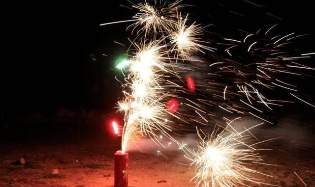 1998年河北新军屯镇爆竹炸市:30个爆竹摊爆炸,升起40_