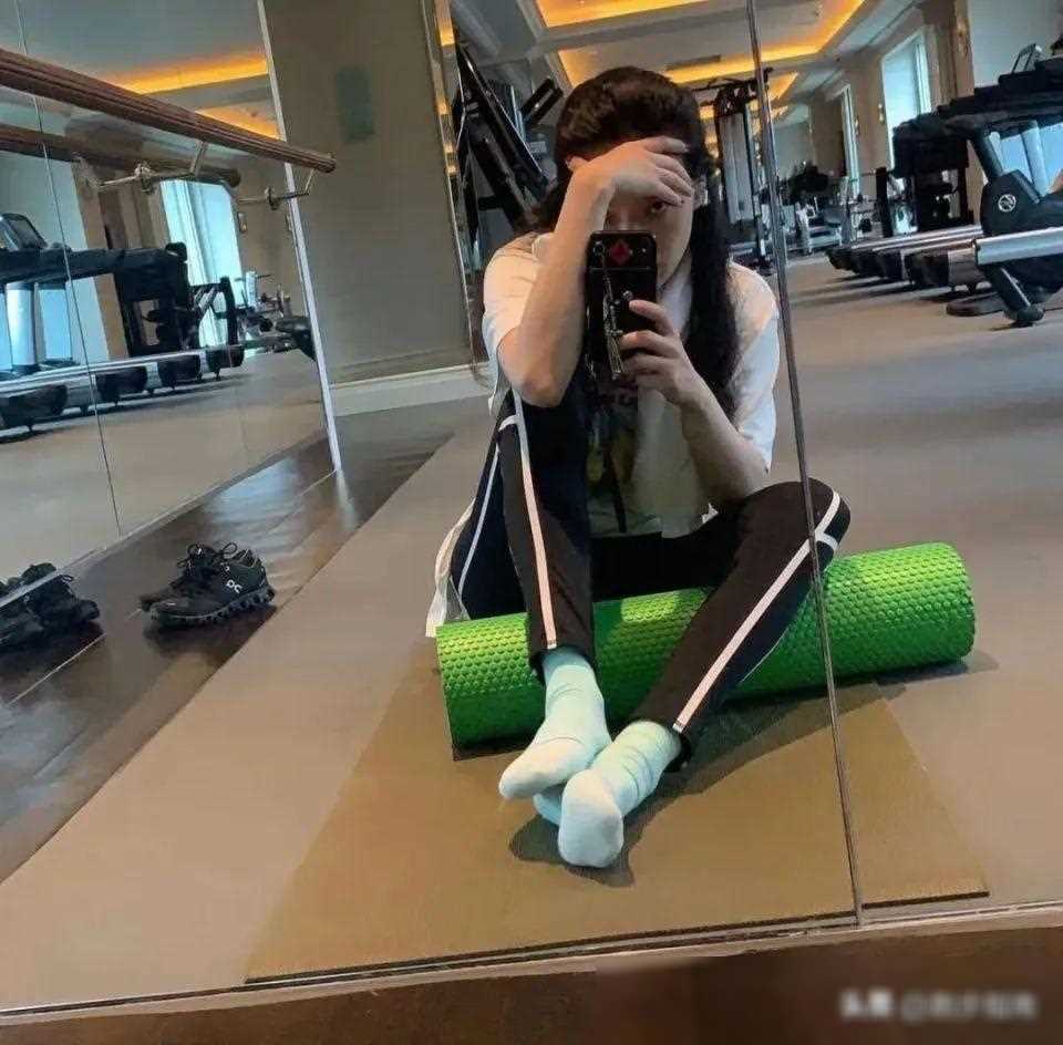 原创47岁舒淇运动照诠释自律之美展现松弛感的力量