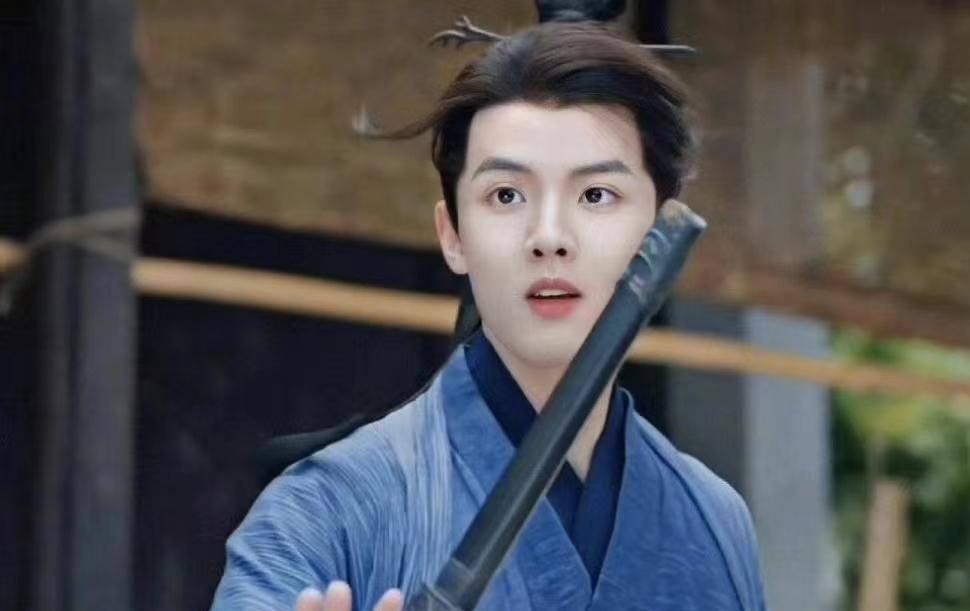 演了很多偶像剧,而周峻纬自身的感情,也像拍摄偶像剧,虽然还不到三十