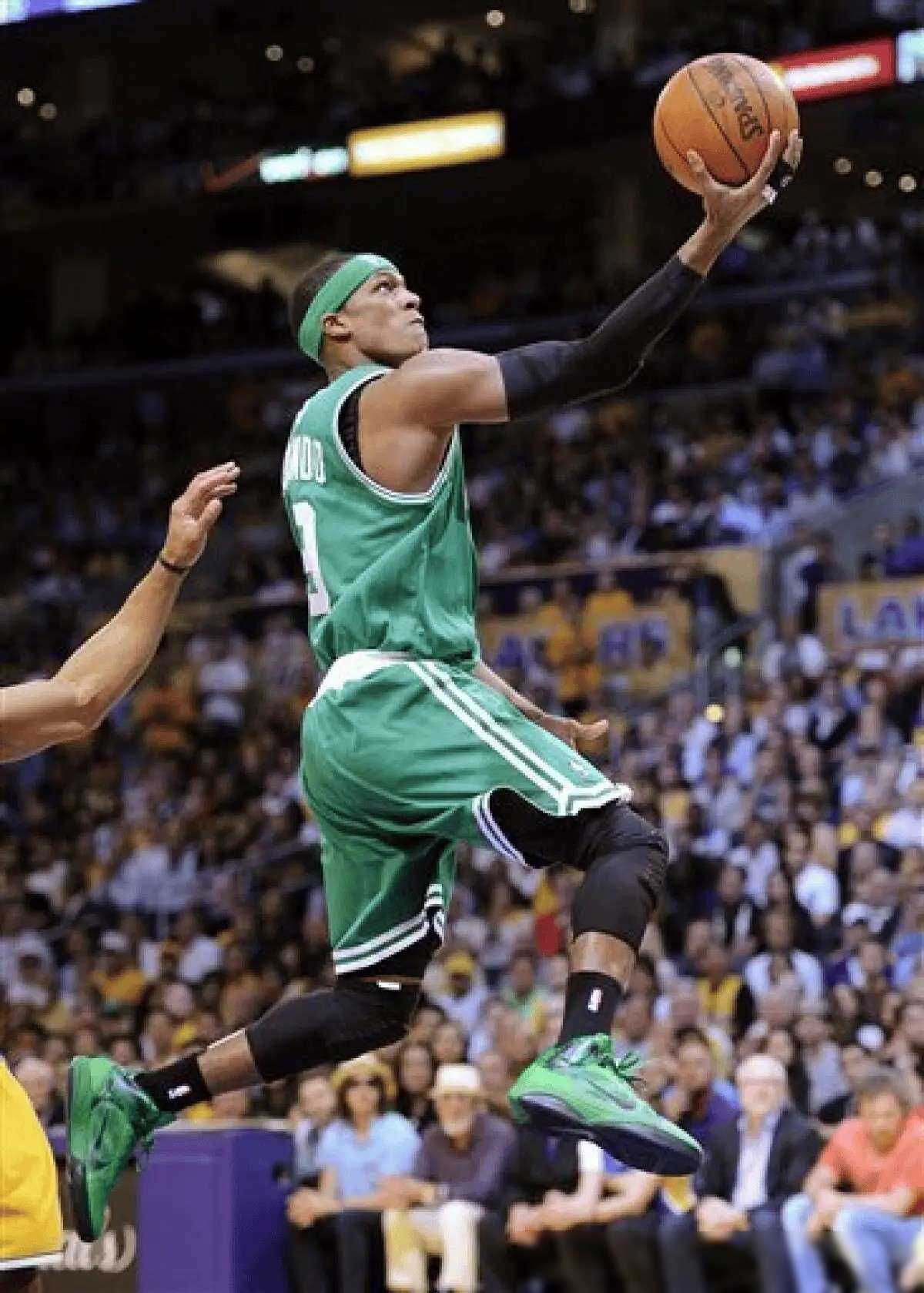 隆多退役nba球场之上球员兼教练之路渐行渐远