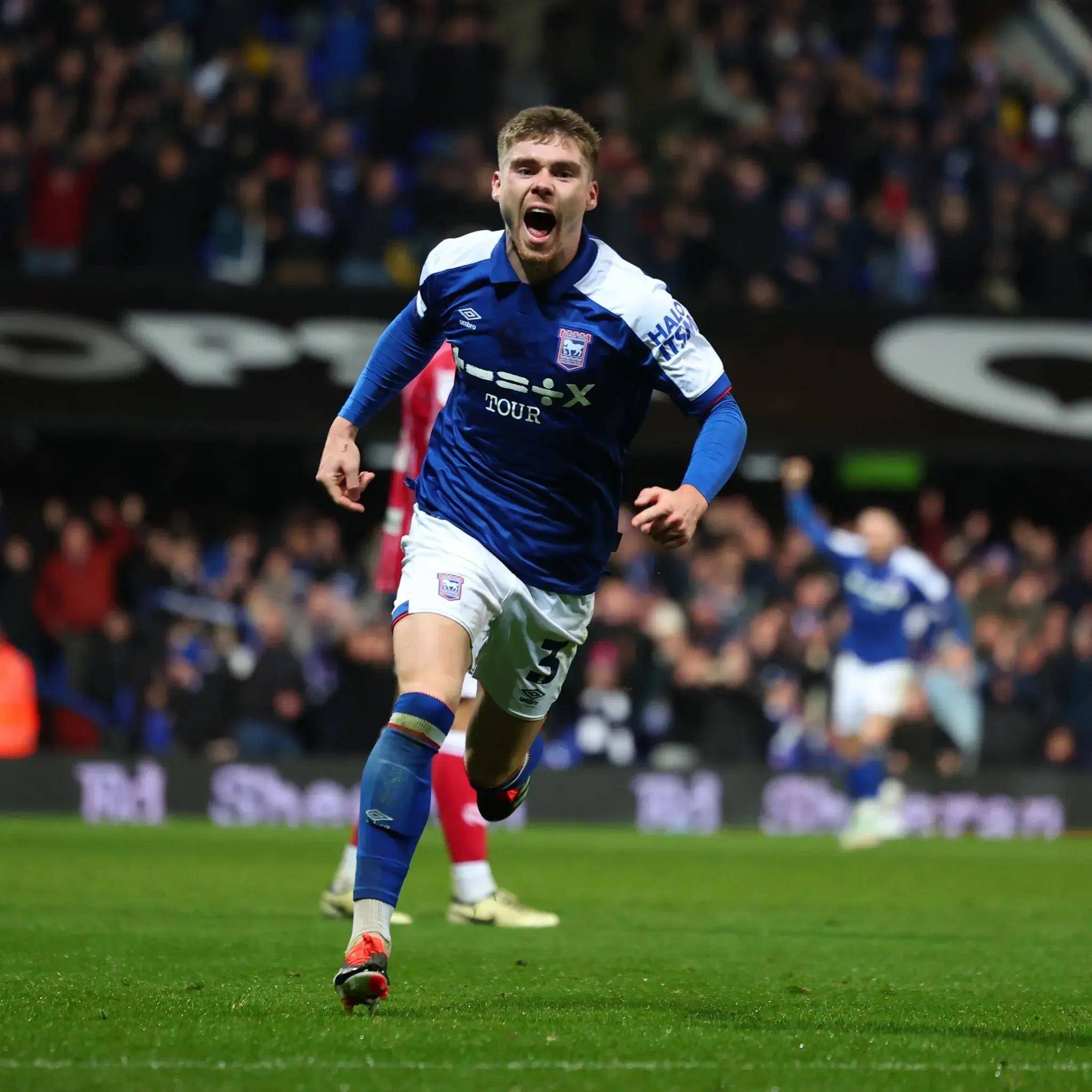 原创英冠最新积分榜莱斯特城21绝杀重回榜首伊普斯维奇01掉第2