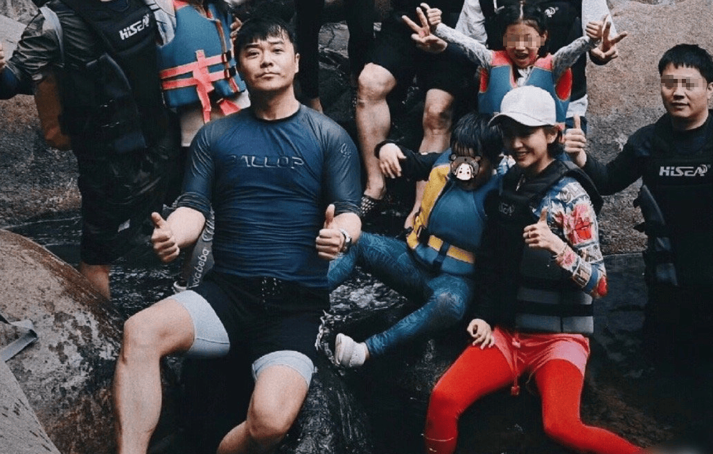 年初,就有网友在三亚偶遇陈思诚和佟丽娅一起养娃的照片.