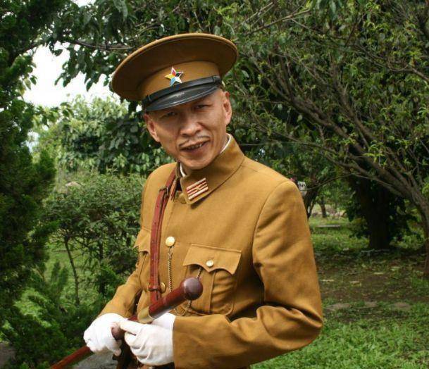 1990年,老师,秦他采取了"特殊刑事警察队",李明仁的副主任和音频,他做