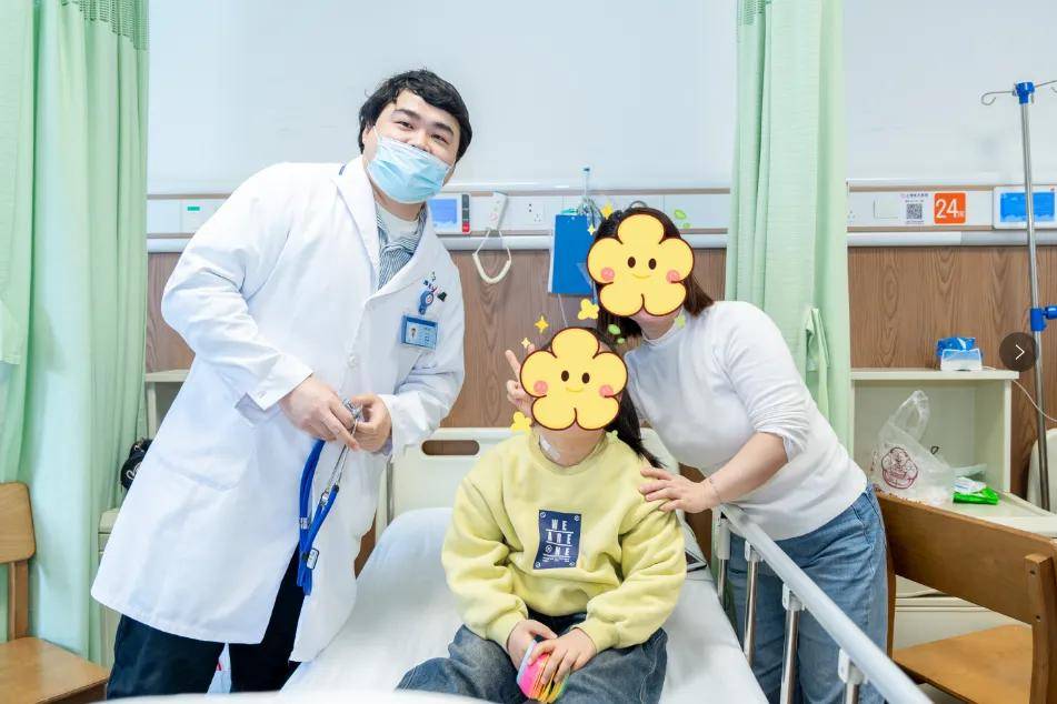 "手术一周,萌萌恢复良好,康复出院,她的脸上又露出可爱的笑容,她说"