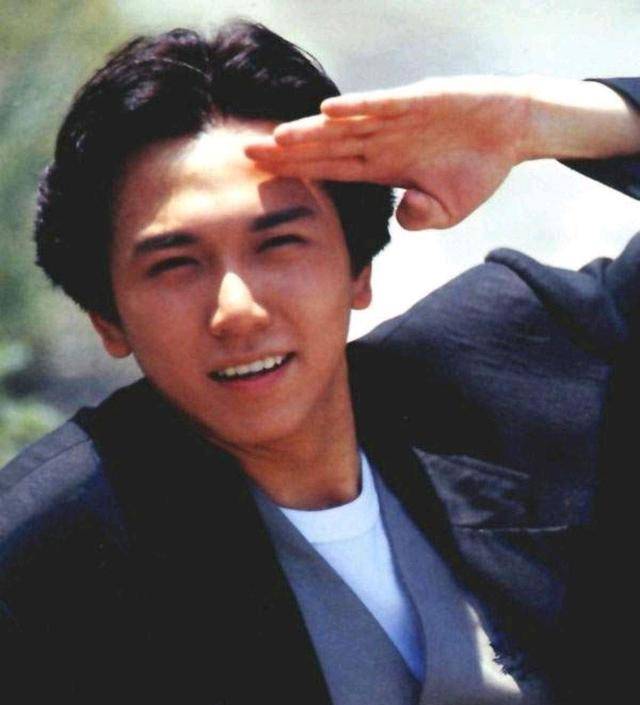 原创温兆伦现身商演舞台简陋惹网友唏嘘别瞎同情出场费够你挣一年