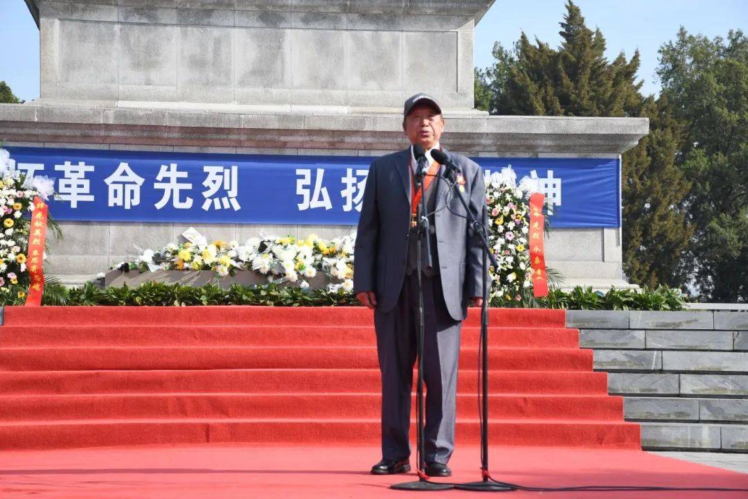 文通中学开展清明祭扫活动