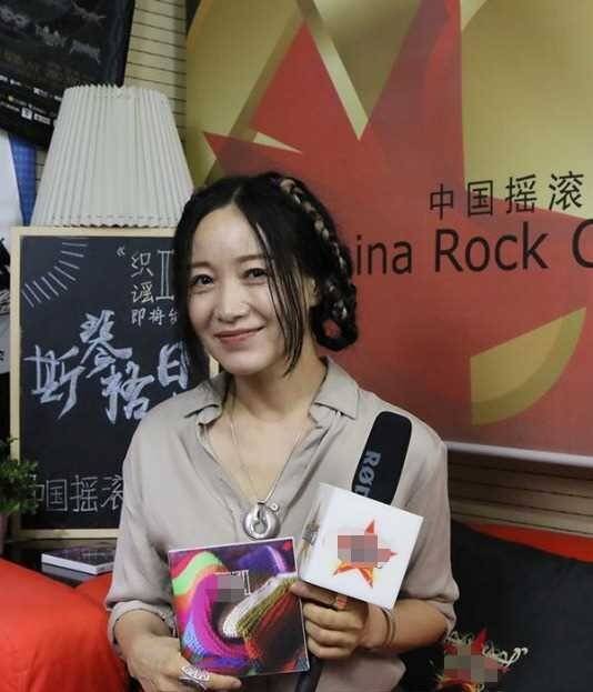 和恩师同居怀孕,被骗流产,如今51岁依然单身_生活_音乐_斯琴格日乐