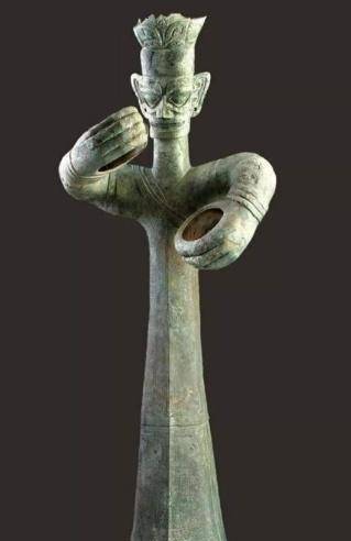 三星堆发现26米巨人像双手却成了研究重点专家不能确定