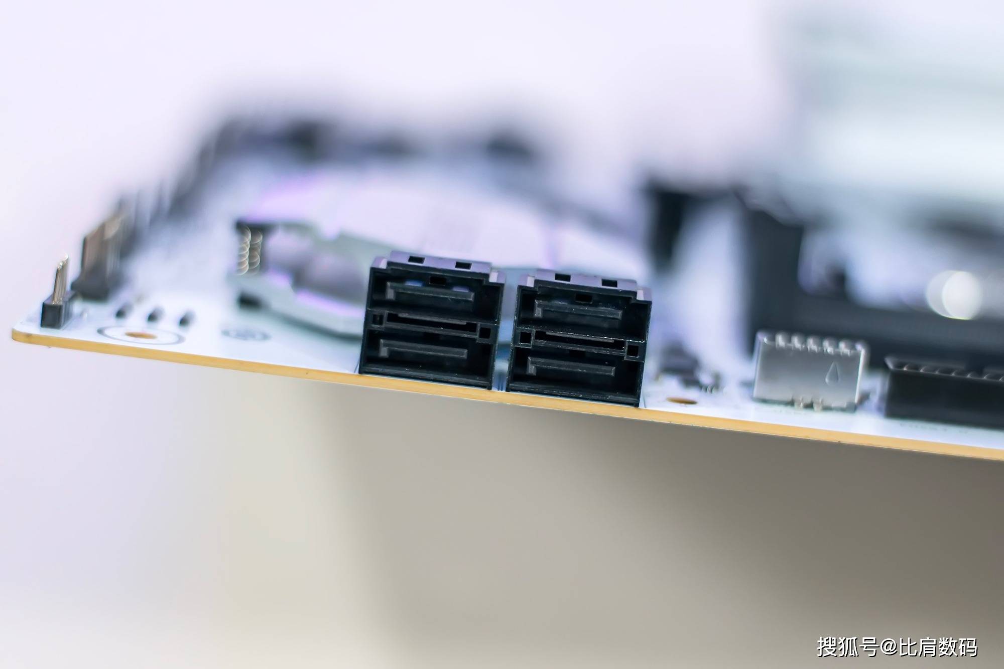 七彩虹战斧冰霜b760md4主板评测1211相供电充分释放i7性能