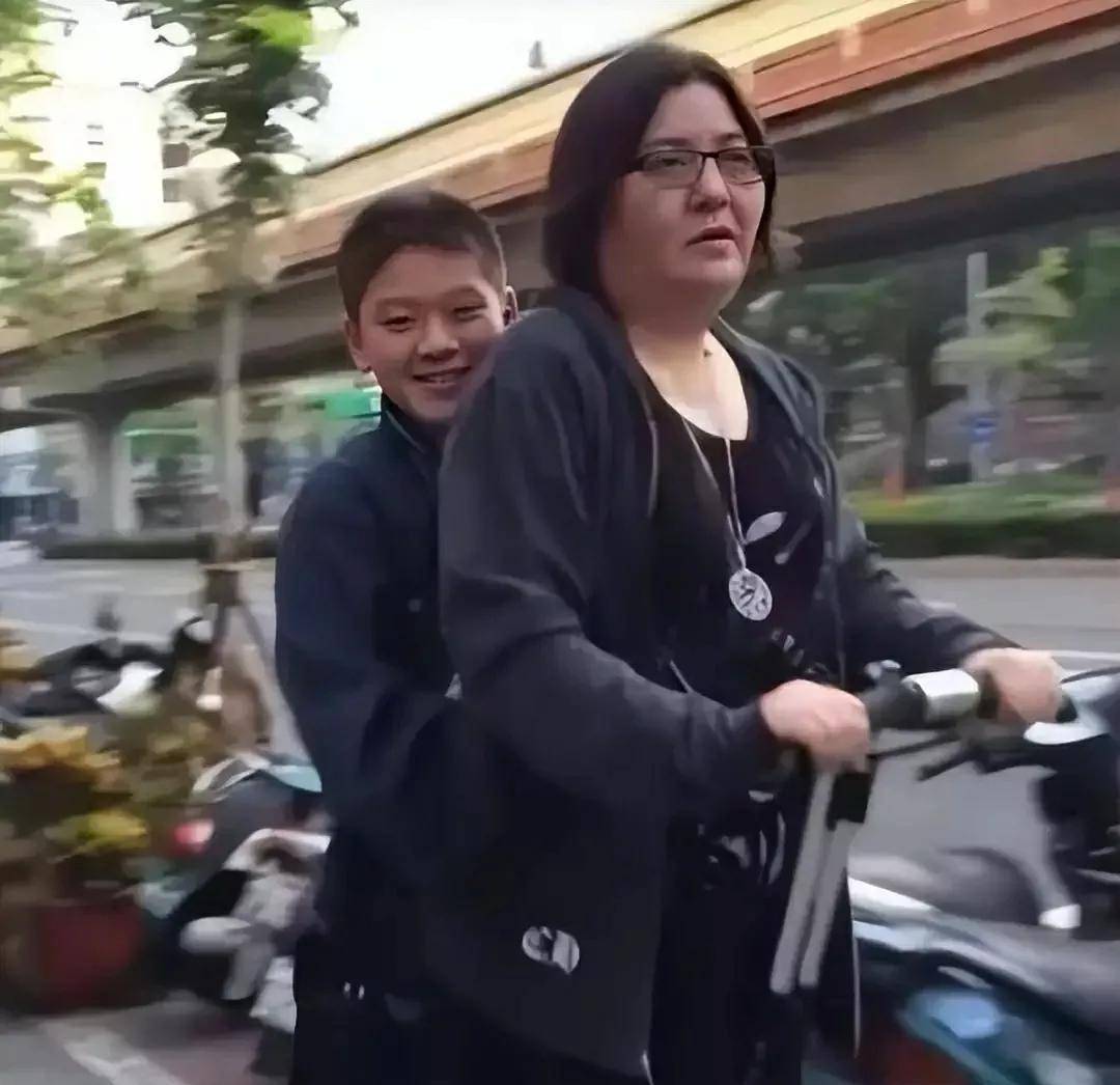 救过林志玲3次,王菲那英都是她捧红的,黄晓明叫她干姐