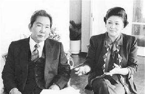 他贪污百亿,美国承诺让他避难,结果刚下飞机300箱珠宝就被扣押_马科斯