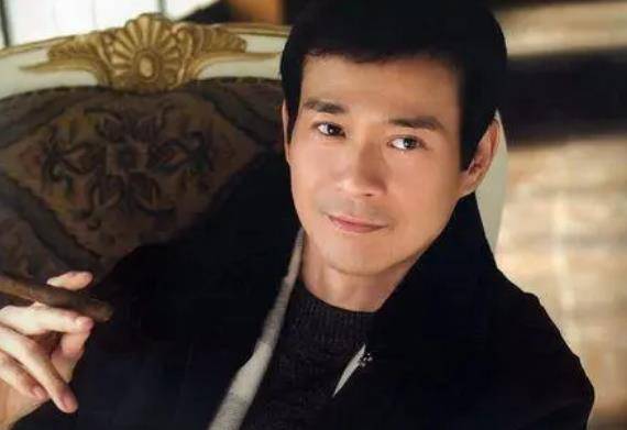 原创同样是郑少秋的孩子沈殿霞和官晶华的女儿一对比差距就出来了