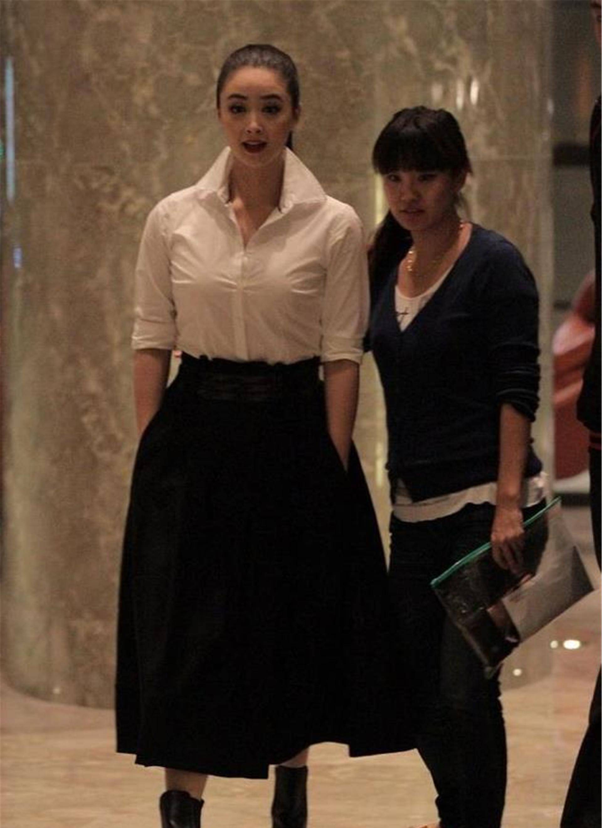 原创路人镜头下的蒋欣满屏肉感呼之欲出包裹严实也藏不住好身材