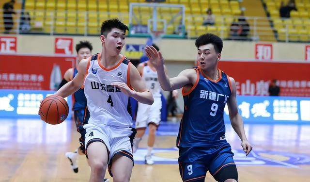 原创新疆男篮以三分微弱优势胜出杨芮贡献22分曲笑宇15分表现稳定