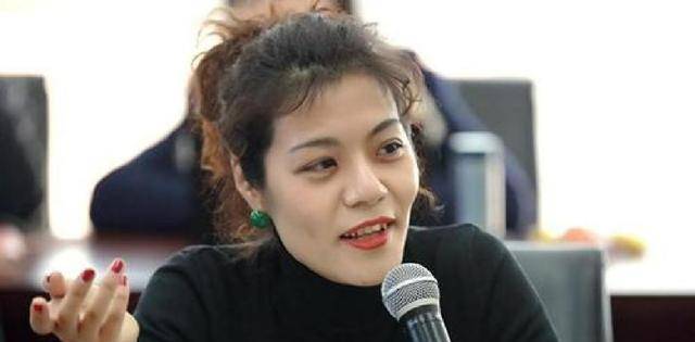 复旦女神陈果网络走红因读错一个词遭大众炮轰教育界一大耻辱