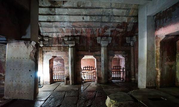 原来,这座古墓的主人正是明朝宦官杨庆,曾跟随郑和七下西洋,而且在宫