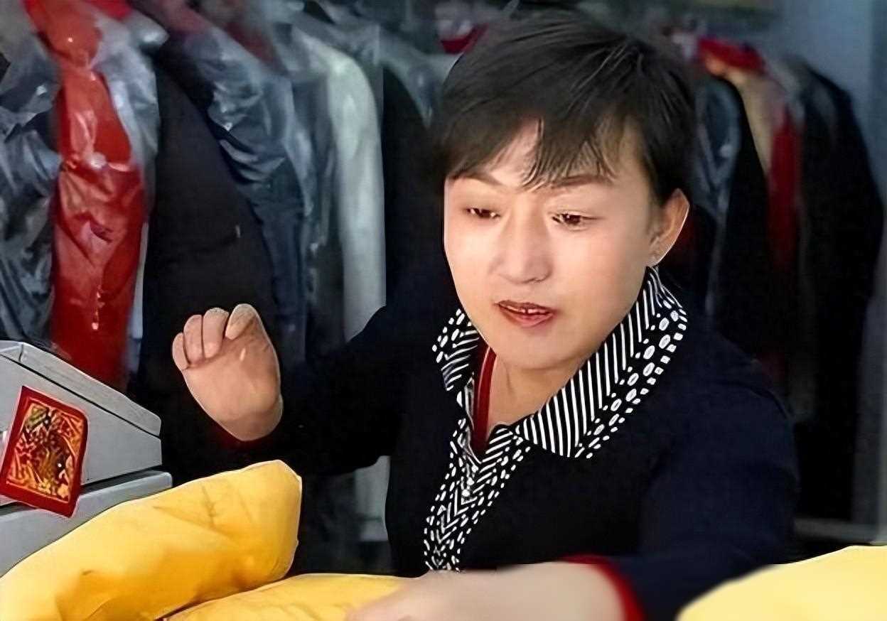 邹春兰出生在一个普通的农村家庭,家境并不富裕,兄弟姐妹众多.