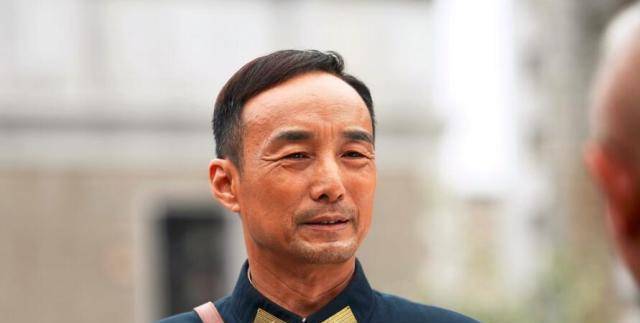 危机关头黑龙江的参谋长谢珂站了出来,他先用连环计忽悠了张海鹏令他