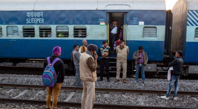 印度火车脏乱不堪为何从未见过有人在火车上抽烟