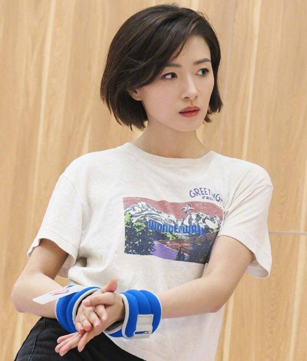 原创工作室曝万茜复健视频回应假骨折打钢板留20cm疤痕看着都疼