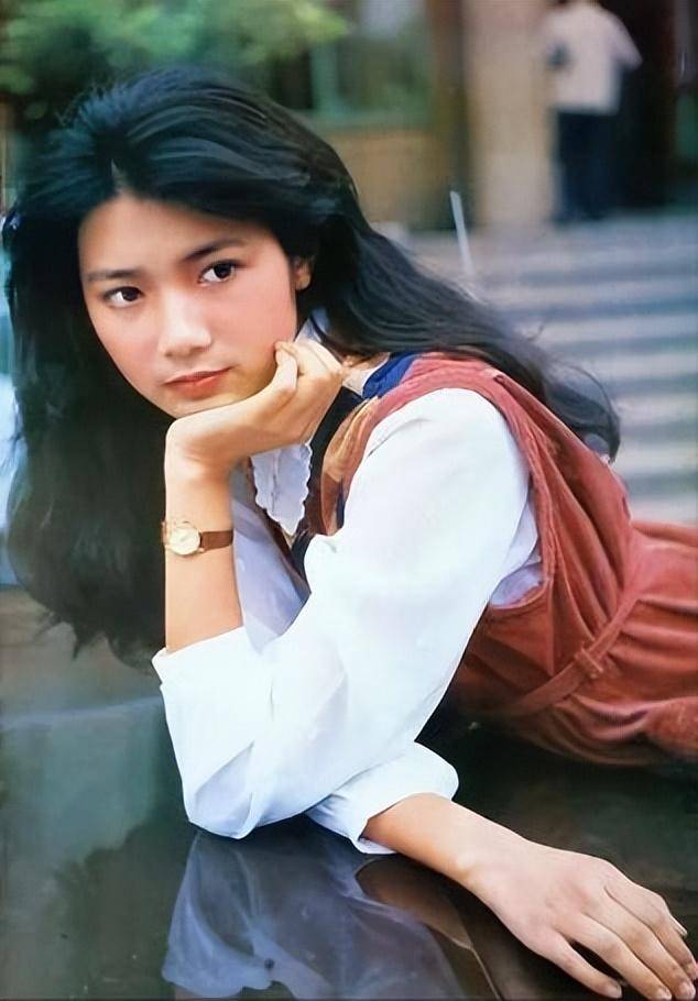 《几度夕阳红》播出后,陈红凭借"杨晓彤"一角红遍大江南北,片约像雪花