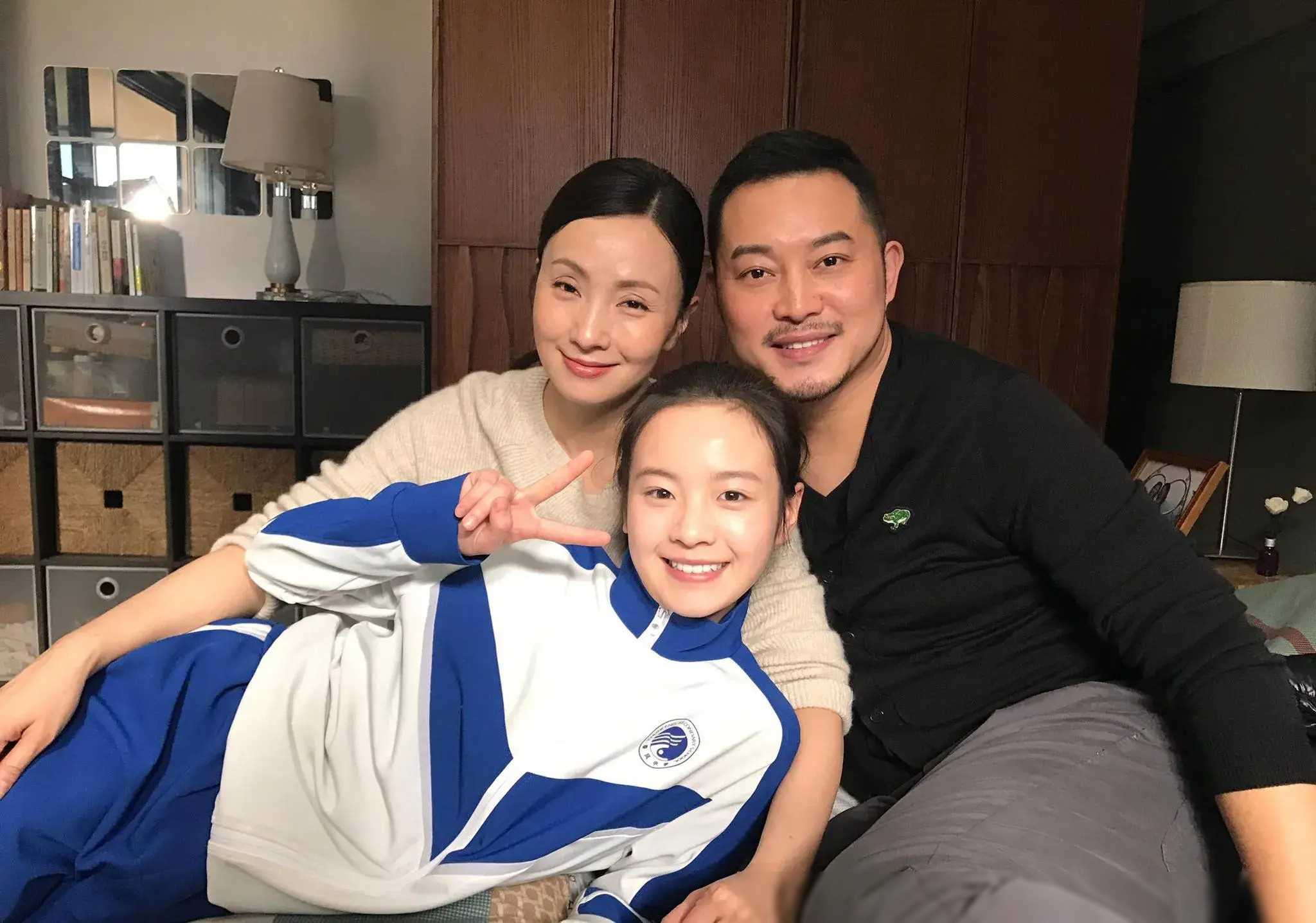 原创考不上大学却走红李庚希受徐静蕾赏识关晓彤也羡慕不已