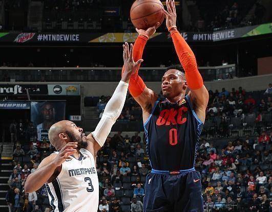 威少半场9中1 全场14铁持续低迷雷霆冲前4恐无望_灰熊_进攻_准星