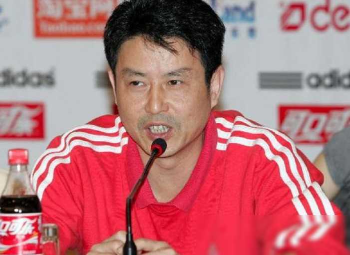 原创女排帅陈忠和与郎平亦师亦友前妻离世再婚娶女排队员简述