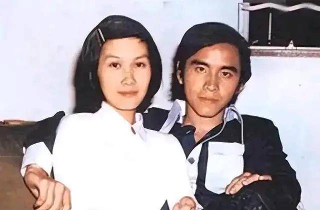 原创姜大卫娶演员李琳琳婚后连生三子一家五口其乐融融