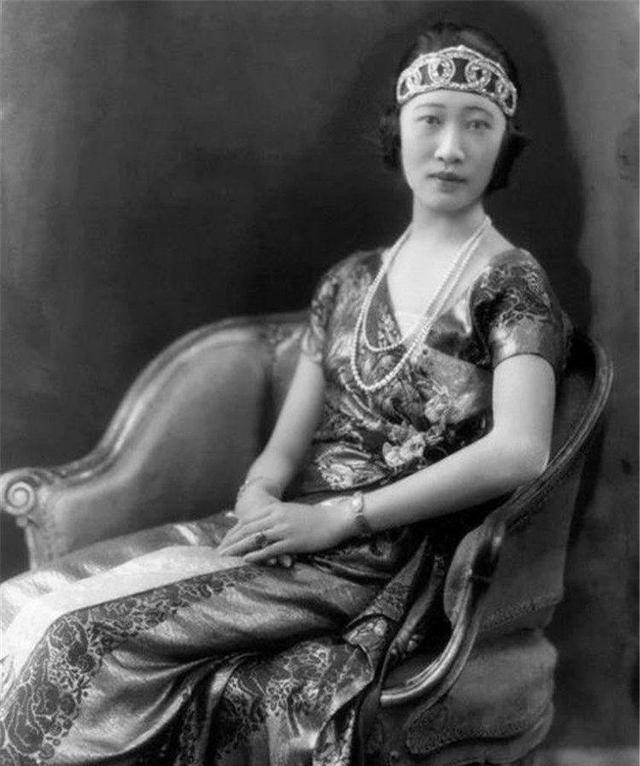 顾维钧珍贵家庭照,第二张与妻儿的合影,第四张复旦女神严幼韵_唐宝玥