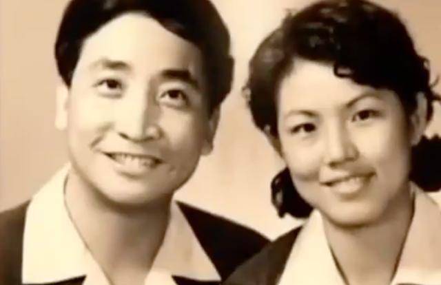 同父不同命!背后都是父爱:姜昆掐断女儿明星梦,却带养子上舞台