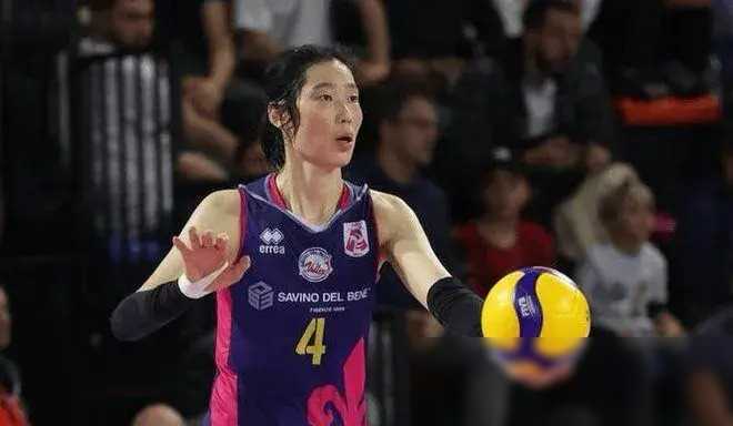 朱婷遗憾落选,丁霞面临抉择,谁将挑大梁出征?_中国女排_张常宁_机会