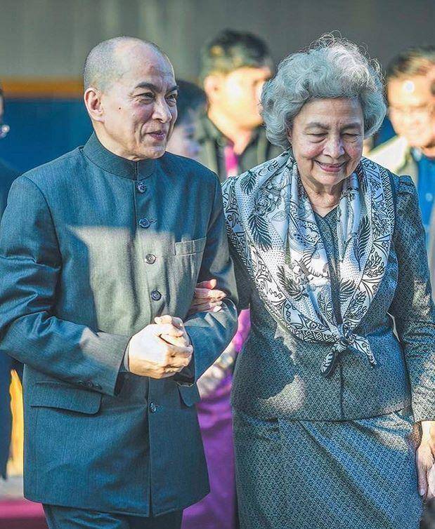 柬埔寨王室盛产俊男美女为什么没有英国和泰国王室受人热捧呢