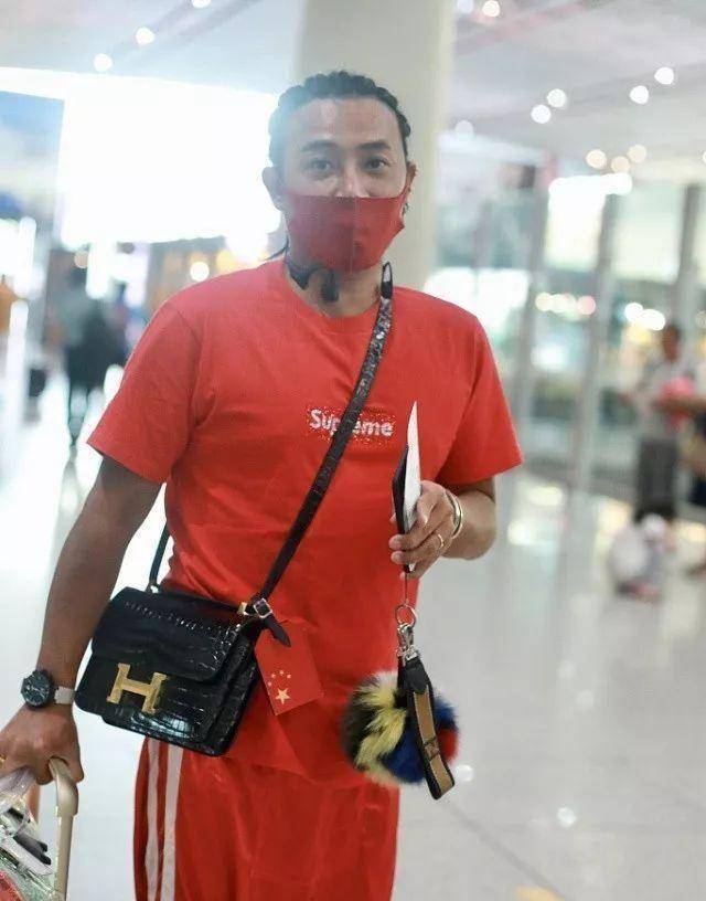 但是他这几年还做起了导演,在综艺上也是圈粉不少,唯独陈志朋的现状让