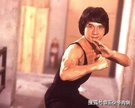 李小龙打不过李连杰成龙心直口快他是单骨还没我双骨力量大