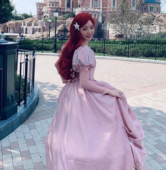 原创原创毛晓彤现身迪士尼路人忘开美颜随手一拍这颜值我没眼花吧