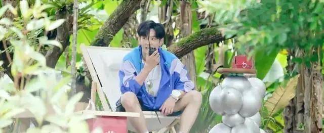 于小彤坚持不懈要抹黑爬山看日出,应对不明的前途尽管曾一度体会到