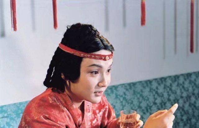 碧痕伺候宝玉洗澡满屋都是水还用了5个小时他们做了什么