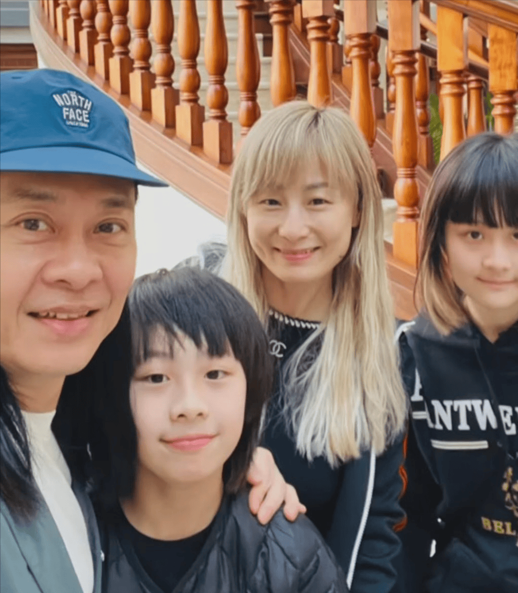 原创蔡一智爱妻生日张智霖袁咏仪现身魔童被安排送花合照惨被打码