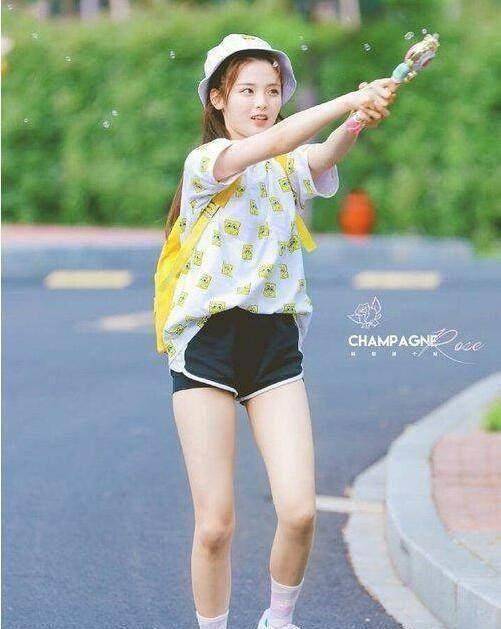 原创曾随地吐痰缺少素养误打误撞成女团村花杨超越终赛第三