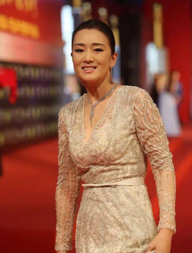 原创从不觉得巩俐漂亮身材壮皮肤又黑至少不装让人觉得真实